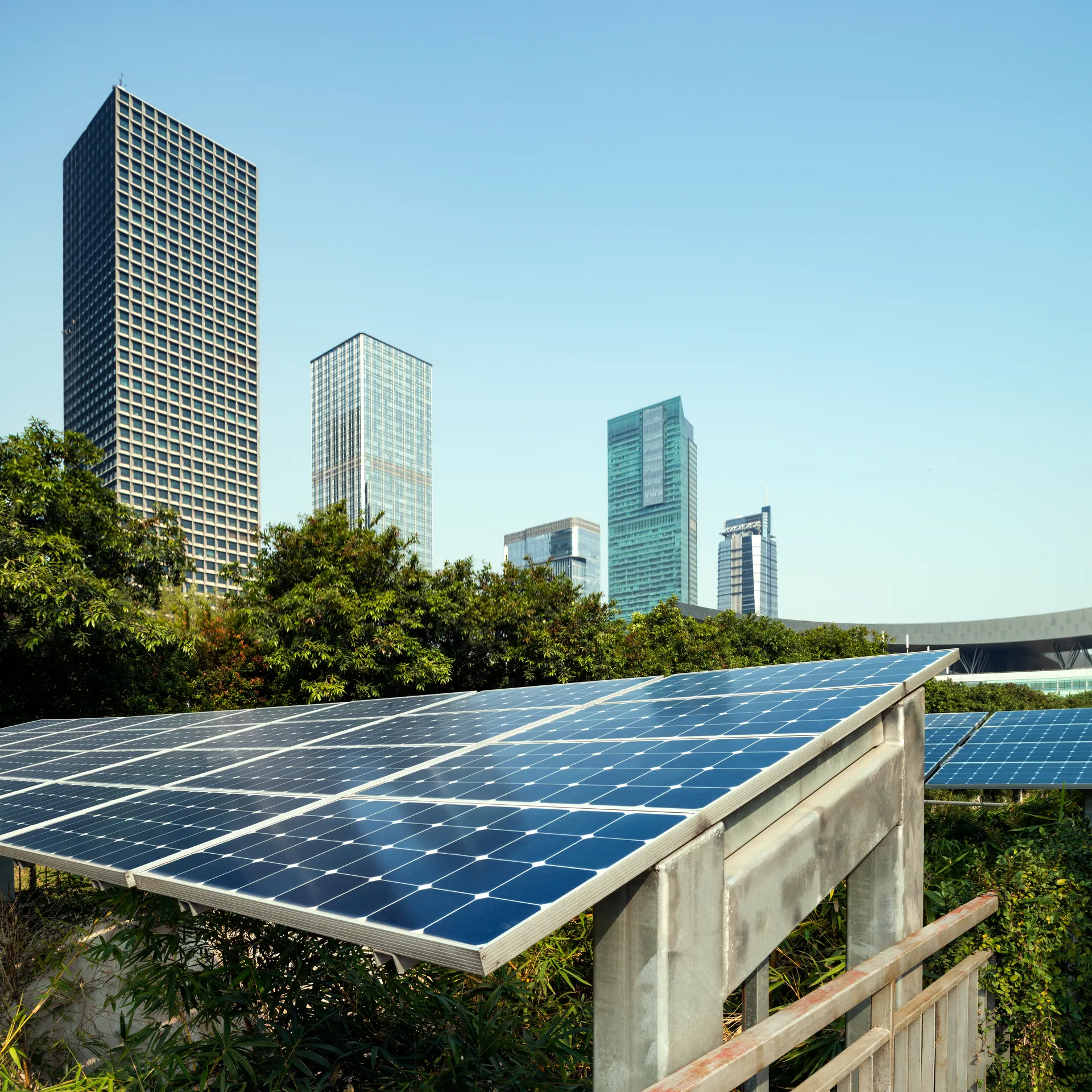 Sun, Storage & Savings: Benefits of Behind-the-Meter Solar & Batteries for Large Energy Users